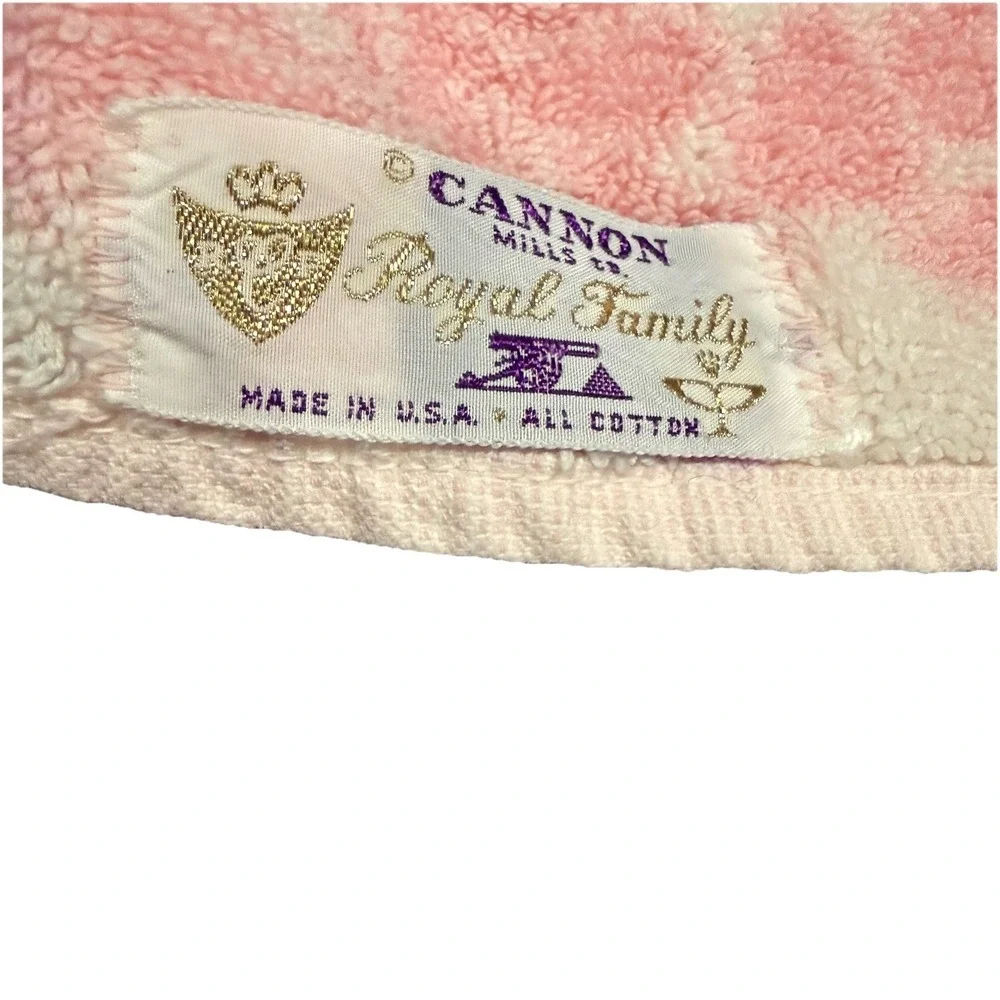 2 Vtg Bath Towel Cannon Royal Family Pink‎ White Double Rose Sculpted Plush EUC